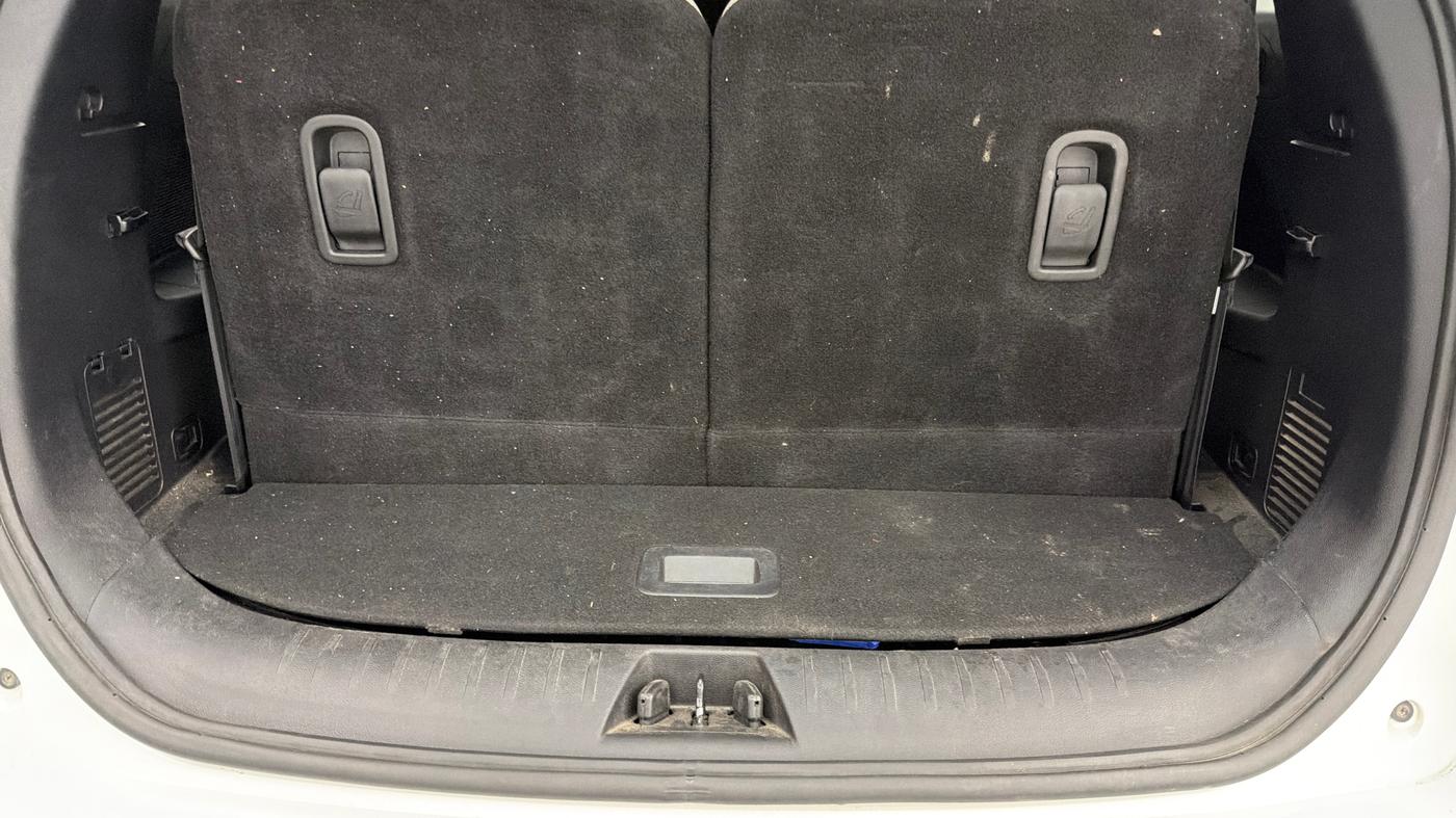2023 Mahindra XUV700 AX7 Petrol MT 7 STR, Petrol, Manual, 66,086 km, Boot Inside