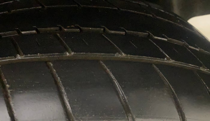 2022 Maruti Swift ZXI PLUS DUAL TONE, Petrol, Manual, 63,386 km, Left Rear Tyre Tread