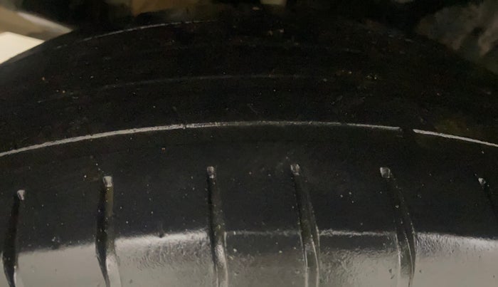 2022 Maruti Swift ZXI PLUS DUAL TONE, Petrol, Manual, 63,386 km, Right Rear Tyre Tread