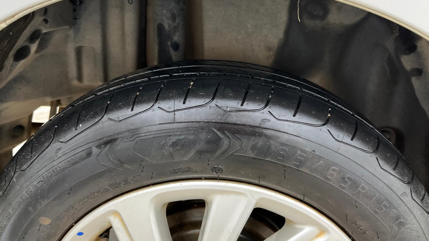 2016 Maruti Swift Dzire ZDI AMT, Diesel, Automatic, 1,15,365 km, Right Rear Tyre Tread