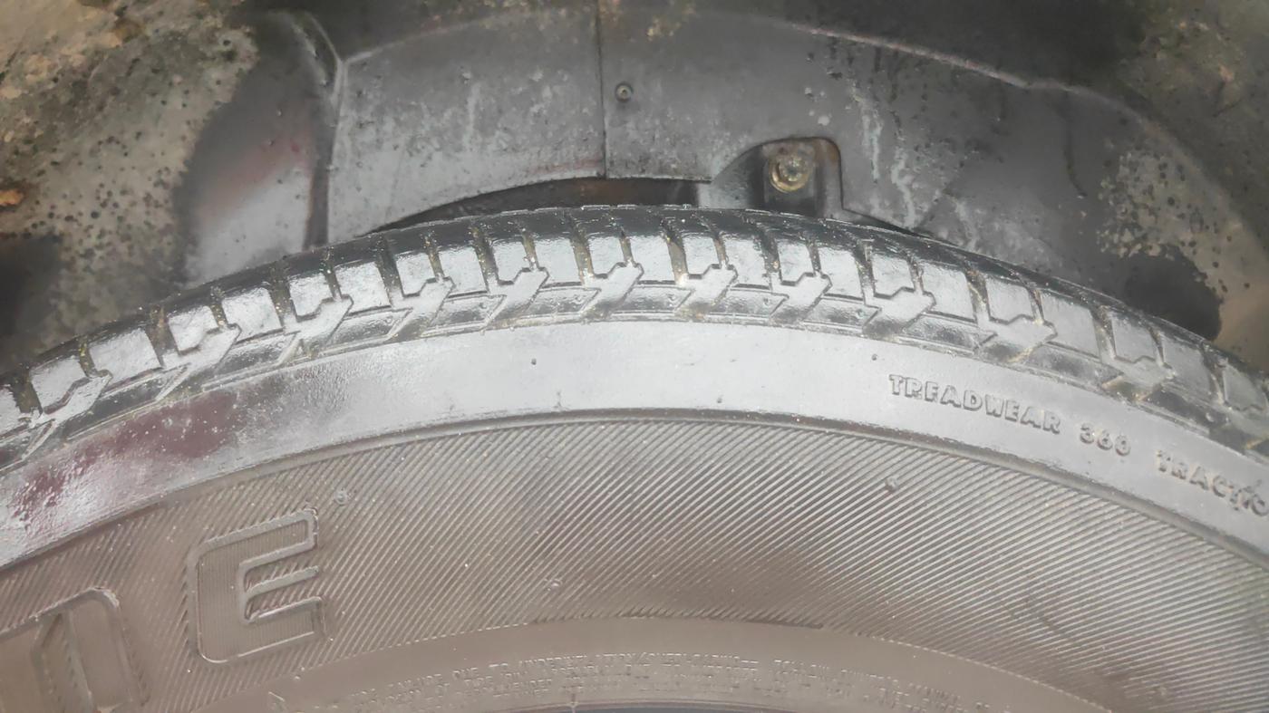 2017 Mahindra XUV500 W10 AT, Diesel, Automatic, 76,221 km, Left Rear Tyre Tread
