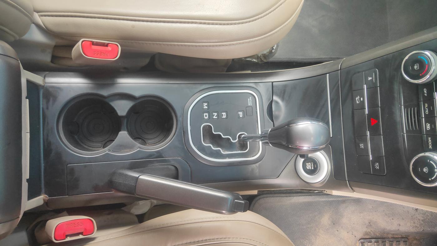 2017 Mahindra XUV500 W10 AT, Diesel, Automatic, 76,221 km, Gear Lever
