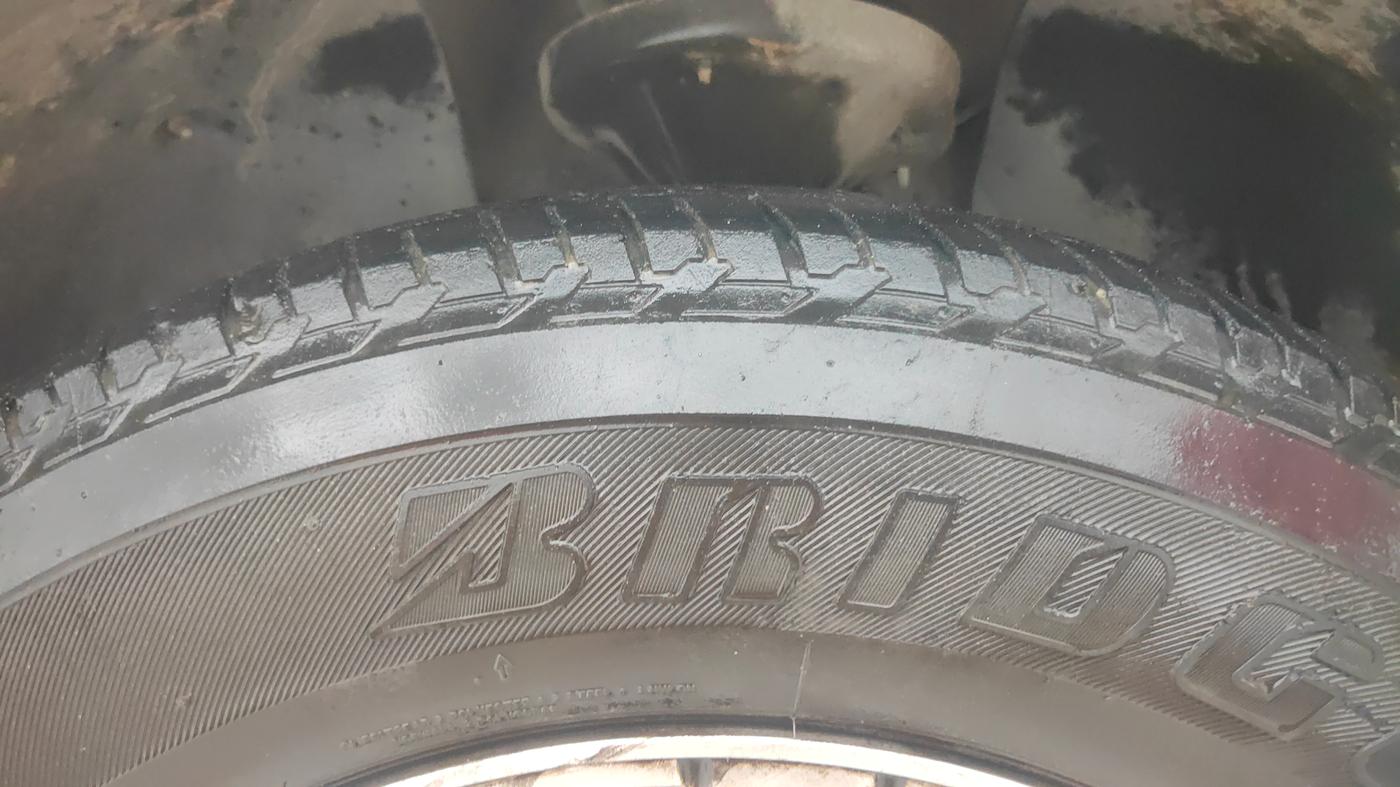 2017 Mahindra XUV500 W10 AT, Diesel, Automatic, 76,221 km, Left Front Tyre Tread