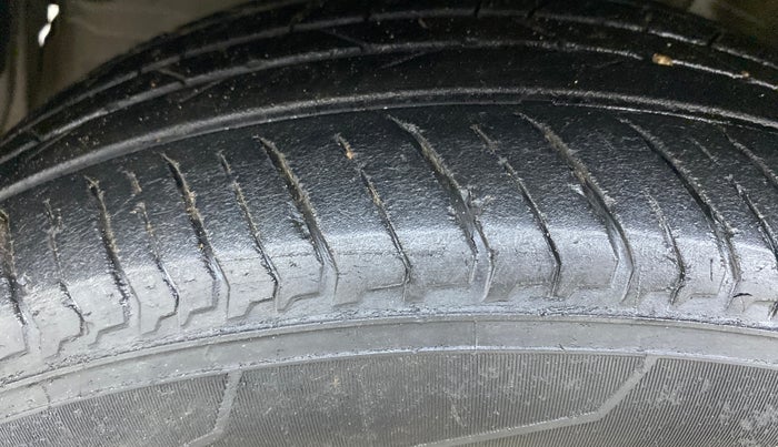 2016 Honda BR-V 1.5L I-VTEC V CVT, Petrol, Automatic, 1,42,634 km, Left Front Tyre Tread