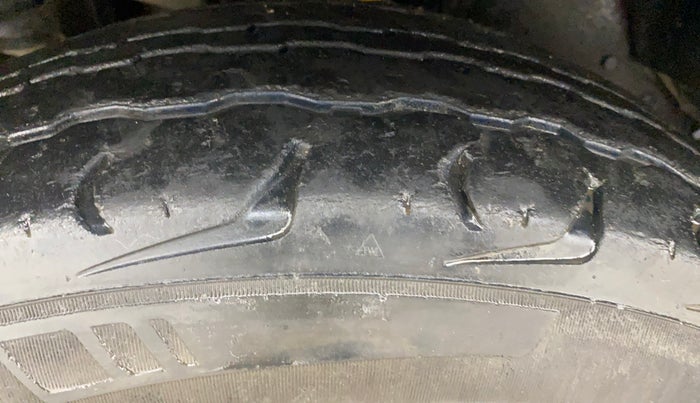 2017 Mahindra TUV300 T8, Diesel, Manual, 46,546 km, Left Front Tyre Tread