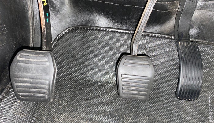 2017 Mahindra TUV300 T8, Diesel, Manual, 46,546 km, Pedals