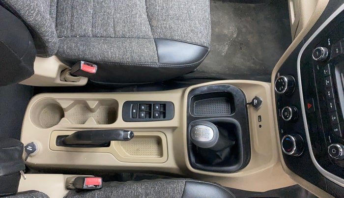 2017 Mahindra TUV300 T8, Diesel, Manual, 46,546 km, Gear Lever