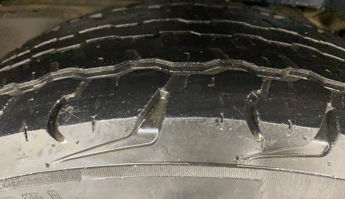 2017 Mahindra TUV300 T8, Diesel, Manual, 46,546 km, Left Rear Tyre Tread