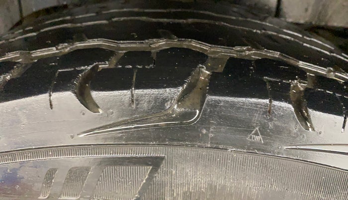 2017 Mahindra TUV300 T8, Diesel, Manual, 46,546 km, Right Rear Tyre Tread