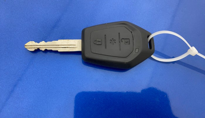 2017 Mahindra TUV300 T8, Diesel, Manual, 46,546 km, Key Close Up