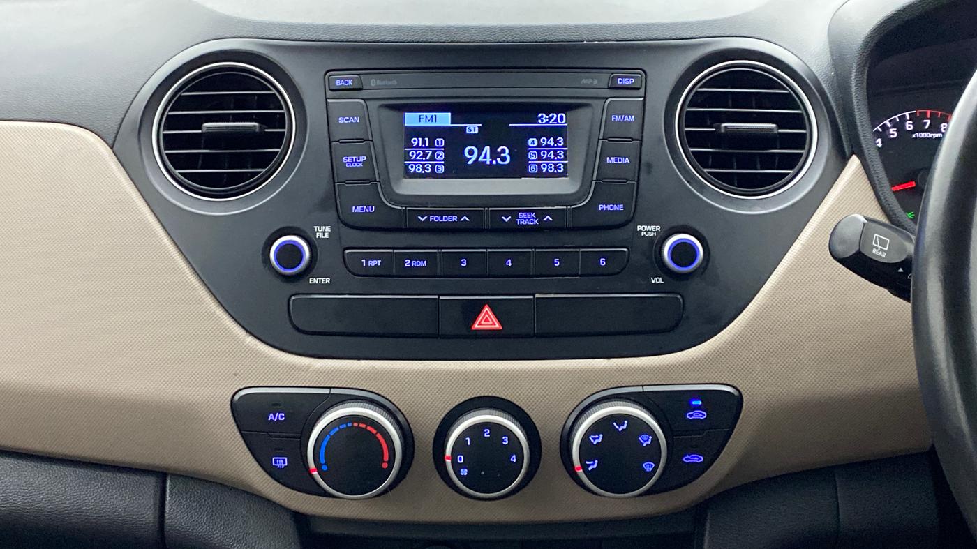 2016 Hyundai Grand i10 ASTA 1.2 (O) VTVT, Petrol, Manual, 33,893 km, Air Conditioner