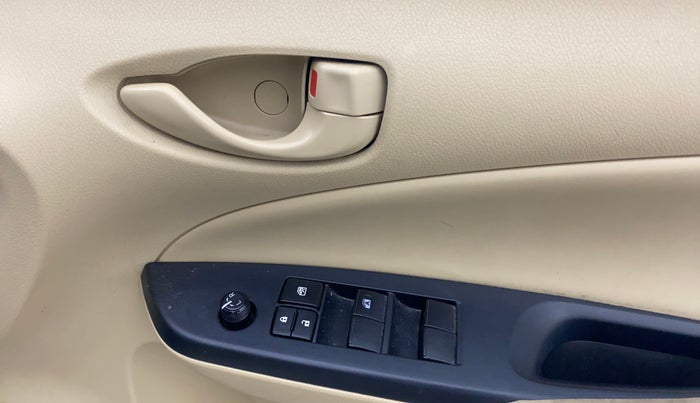 2021 Toyota YARIS J MT, Petrol, Manual, 42,024 km, Driver Side Door Panels Control