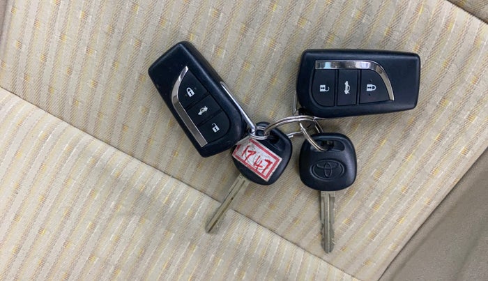 2021 Toyota YARIS J MT, Petrol, Manual, 42,024 km, Key Close Up