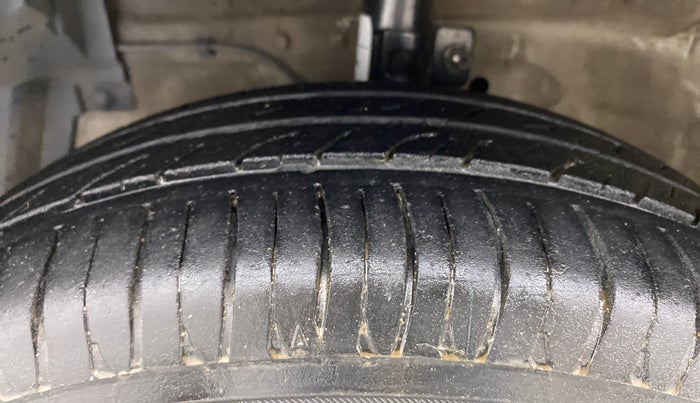 2016 Maruti Swift Dzire ZDI AMT, Diesel, Automatic, 89,121 km, Left Front Tyre Tread