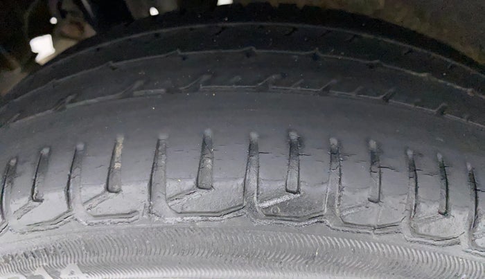 2014 Maruti Wagon R Stingray VXI, Petrol, Manual, 25,307 km, Right Rear Tyre Tread