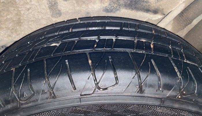 2019 Mahindra MARAZZO M8 8 STR, Diesel, Manual, 30,475 km, Left Rear Tyre Tread