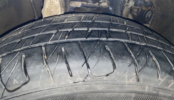 2019 Mahindra MARAZZO M8 8 STR, Diesel, Manual, 30,475 km, Right Front Tyre Tread