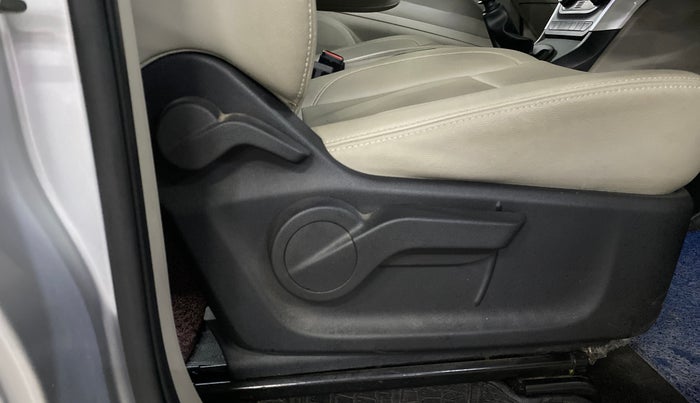2019 Mahindra MARAZZO M8 8 STR, Diesel, Manual, 30,475 km, Driver Side Adjustment Panel