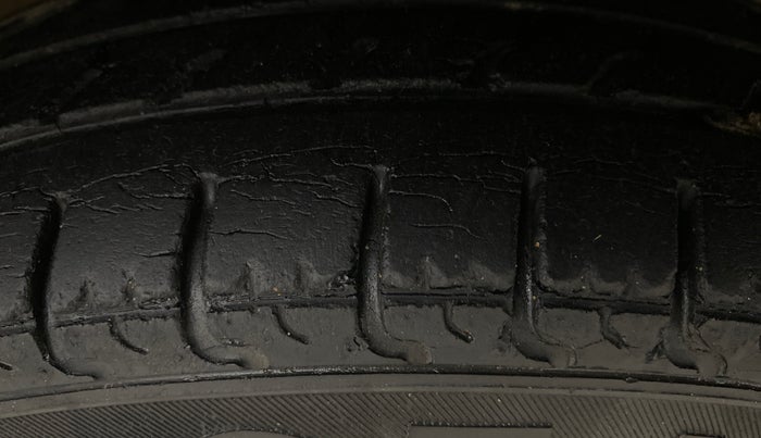 2016 Renault Kwid RXT 1.0, Petrol, Manual, 49,785 km, Right Front Tyre Tread