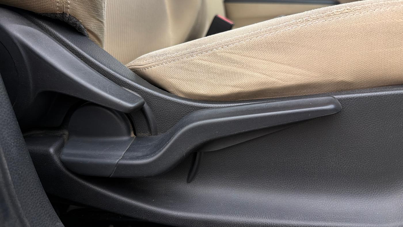 2022 Honda Amaze 1.2L I-VTEC VX, Petrol, Manual, 30,544 km, Driver Side Adjustment Panel