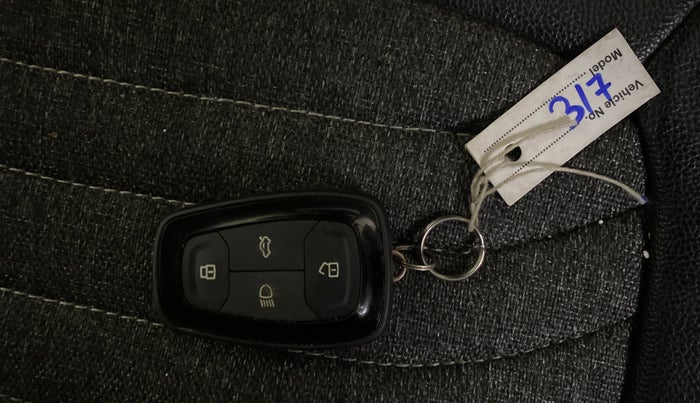 2019 Tata NEXON XZA PLUS PETROL, Petrol, Automatic, 94,486 km, Key Close Up