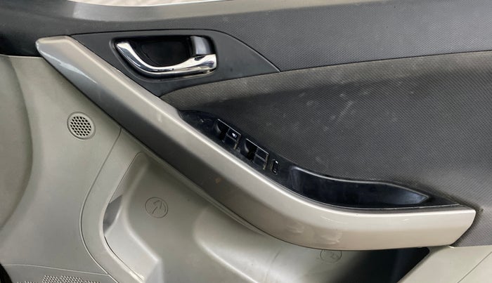 2019 Tata NEXON XZA PLUS PETROL, Petrol, Automatic, 94,486 km, Driver Side Door Panels Control