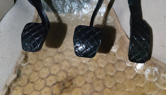 2013 Volkswagen Vento HIGHLINE 1.6 MPI, Petrol, Manual, 38,977 km, Pedals