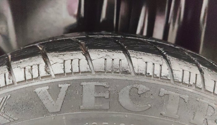 2013 Volkswagen Vento HIGHLINE 1.6 MPI, Petrol, Manual, 38,977 km, Left Rear Tyre Tread