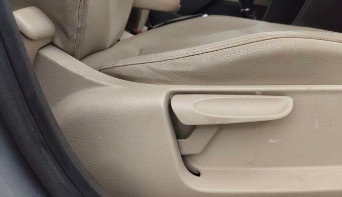 2013 Volkswagen Vento HIGHLINE 1.6 MPI, Petrol, Manual, 38,977 km, Driver Side Adjustment Panel