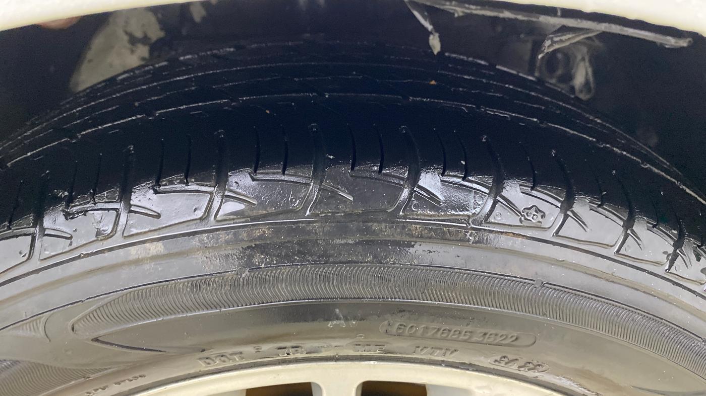2016 Tata Zest XT PETROL, Petrol, Manual, 1,22,654 km, Right Front Tyre Tread