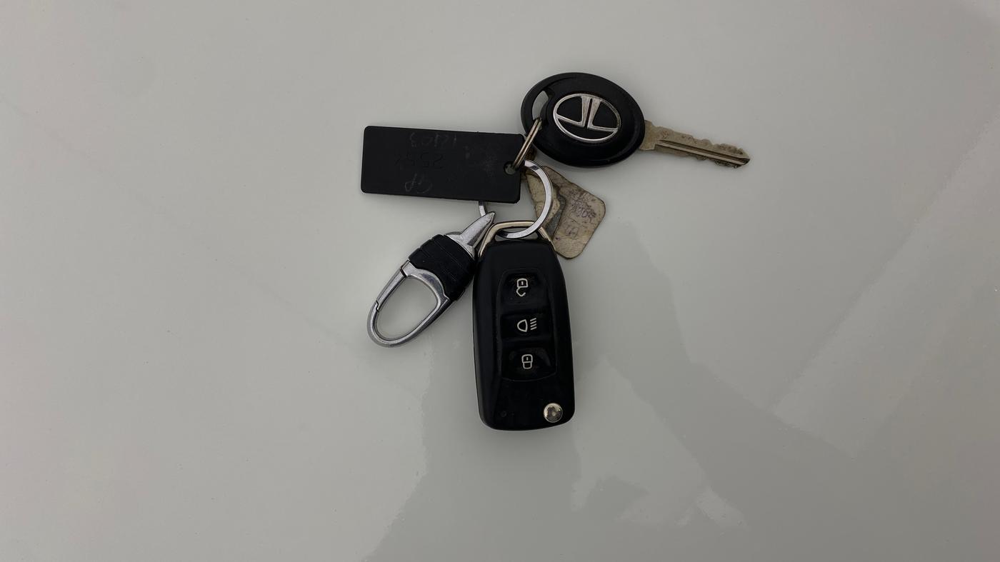 2016 Tata Zest XT PETROL, Petrol, Manual, 1,22,654 km, Key Close Up
