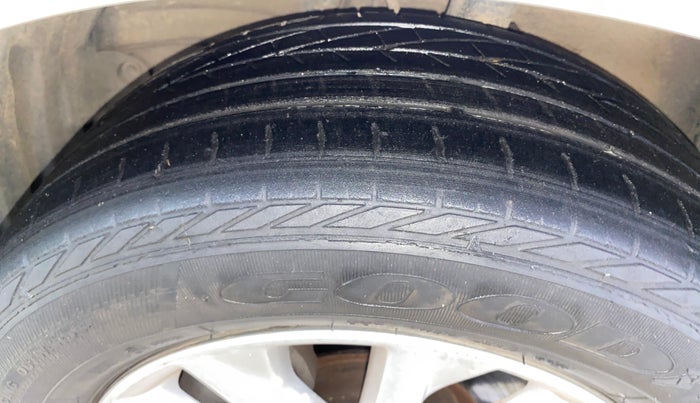 2016 Toyota Camry 2.5L AT, Petrol, Automatic, 65,294 km, Left Front Tyre Tread