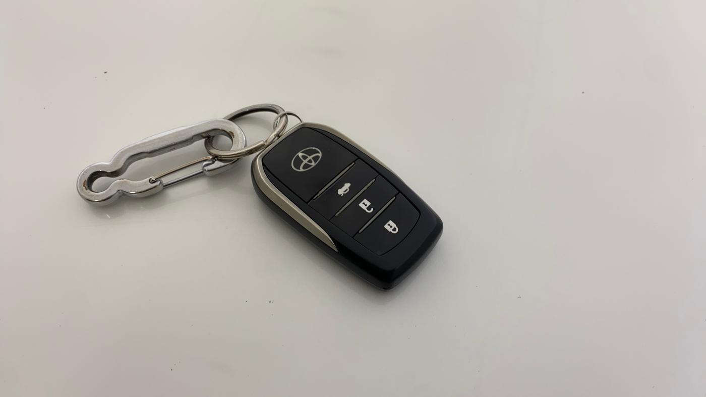 2016 Toyota Camry 2.5L AT, Petrol, Automatic, 65,294 km, Key Close Up