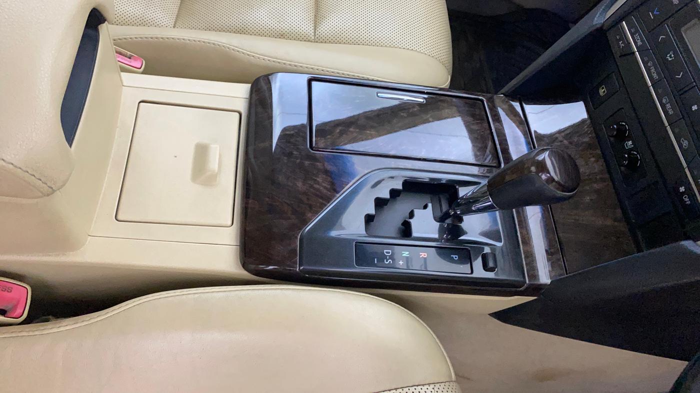 2016 Toyota Camry 2.5L AT, Petrol, Automatic, 65,294 km, Gear Lever
