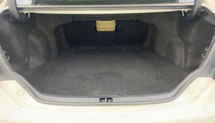 2016 Toyota Camry 2.5L AT, Petrol, Automatic, 65,294 km, Boot Inside