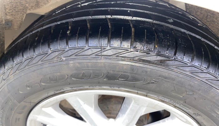 2016 Toyota Camry 2.5L AT, Petrol, Automatic, 65,294 km, Right Rear Tyre Tread