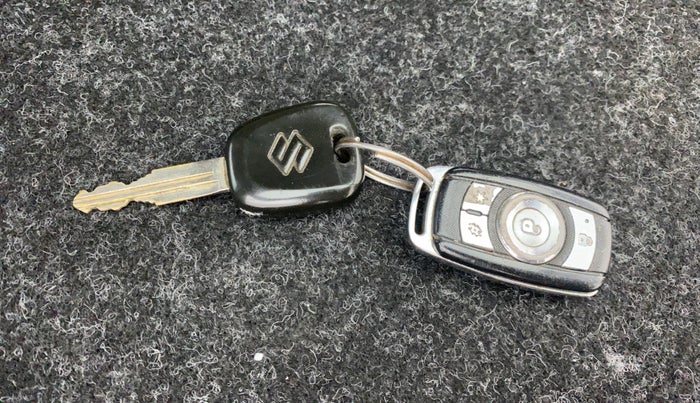 2014 Maruti Alto K10 VXI, Petrol, Manual, 37,153 km, Key Close Up