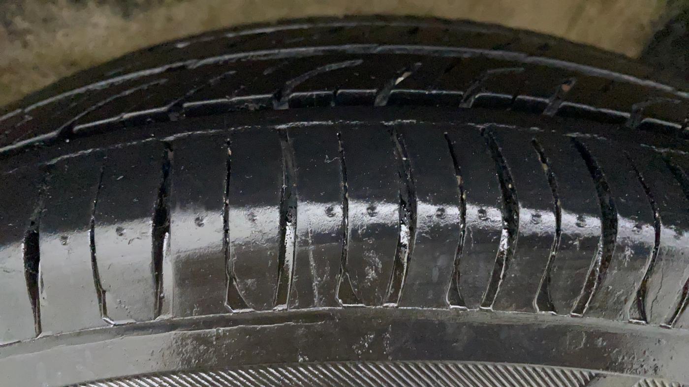 2016 Maruti Wagon R 1.0 LXI CNG, CNG, Manual, 61,492 km, Left Front Tyre Tread