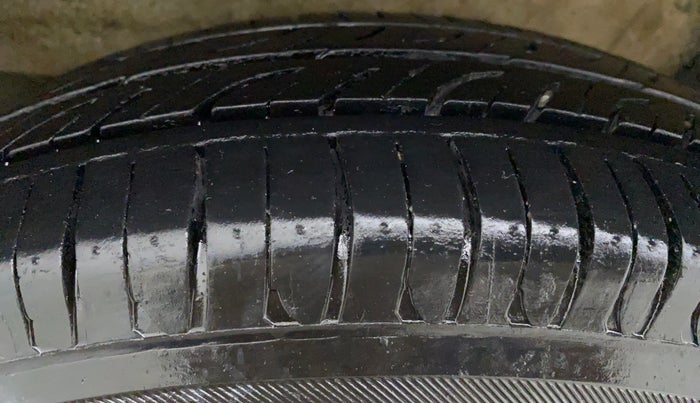 2016 Maruti Wagon R 1.0 LXI CNG, CNG, Manual, 61,492 km, Right Front Tyre Tread