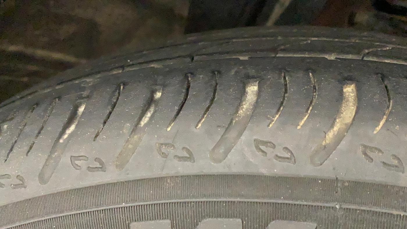 2022 Nissan MAGNITE XV DUAL TONE, Petrol, Manual, 20,512 km, Right Front Tyre Tread