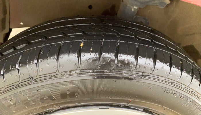 2017 Maruti Celerio VXI AMT, Petrol, Automatic, 60,932 km, Left Front Tyre Tread