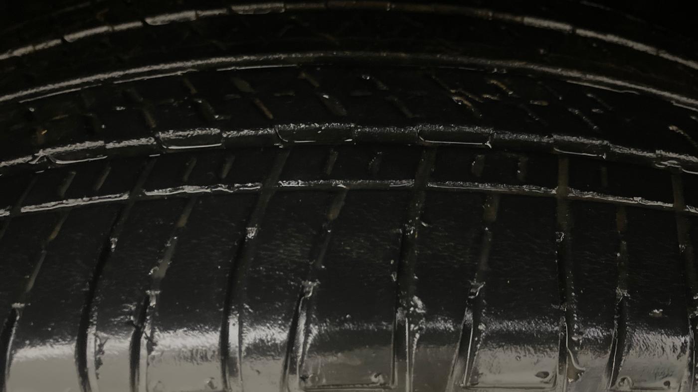 2023 Mahindra SCORPIO-N Z6 DIESEL MT 2WD 7 STR, Diesel, Manual, 75,690 km, Right Front Tyre Tread