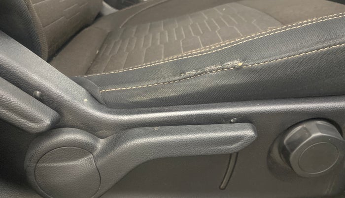 2023 Mahindra SCORPIO-N Z6 DIESEL MT 2WD 7 STR, Diesel, Manual, 75,690 km, Driver Side Adjustment Panel