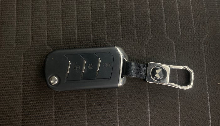 2023 Mahindra SCORPIO-N Z6 DIESEL MT 2WD 7 STR, Diesel, Manual, 75,690 km, Key Close Up