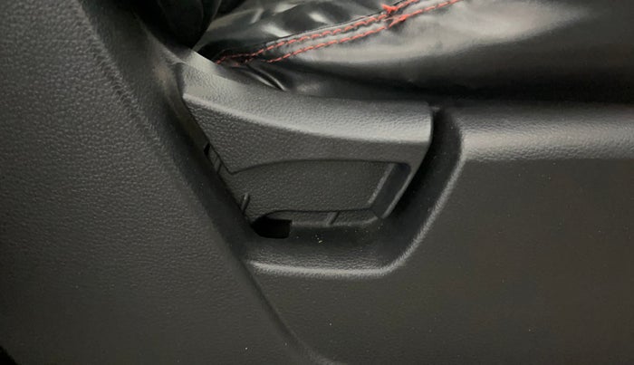 2021 Mahindra XUV300 W6 1.5 Sunroof Diesel, Diesel, Manual, 71,527 km, Driver Side Adjustment Panel