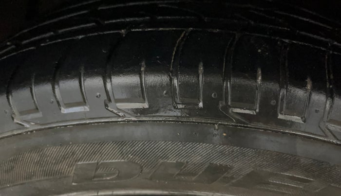 2021 Mahindra XUV300 W6 1.5 Sunroof Diesel, Diesel, Manual, 71,527 km, Left Front Tyre Tread