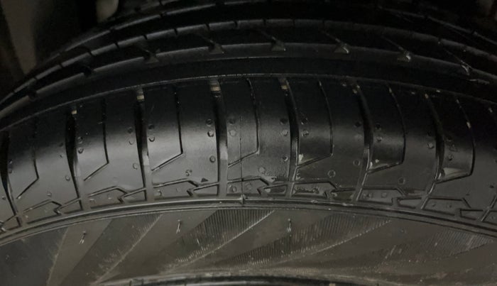 2021 Mahindra XUV300 W6 1.5 Sunroof Diesel, Diesel, Manual, 71,527 km, Left Rear Tyre Tread