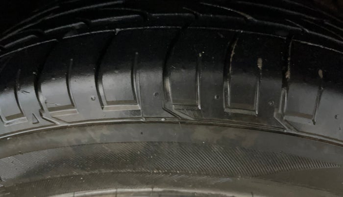 2021 Mahindra XUV300 W6 1.5 Sunroof Diesel, Diesel, Manual, 71,527 km, Right Front Tyre Tread