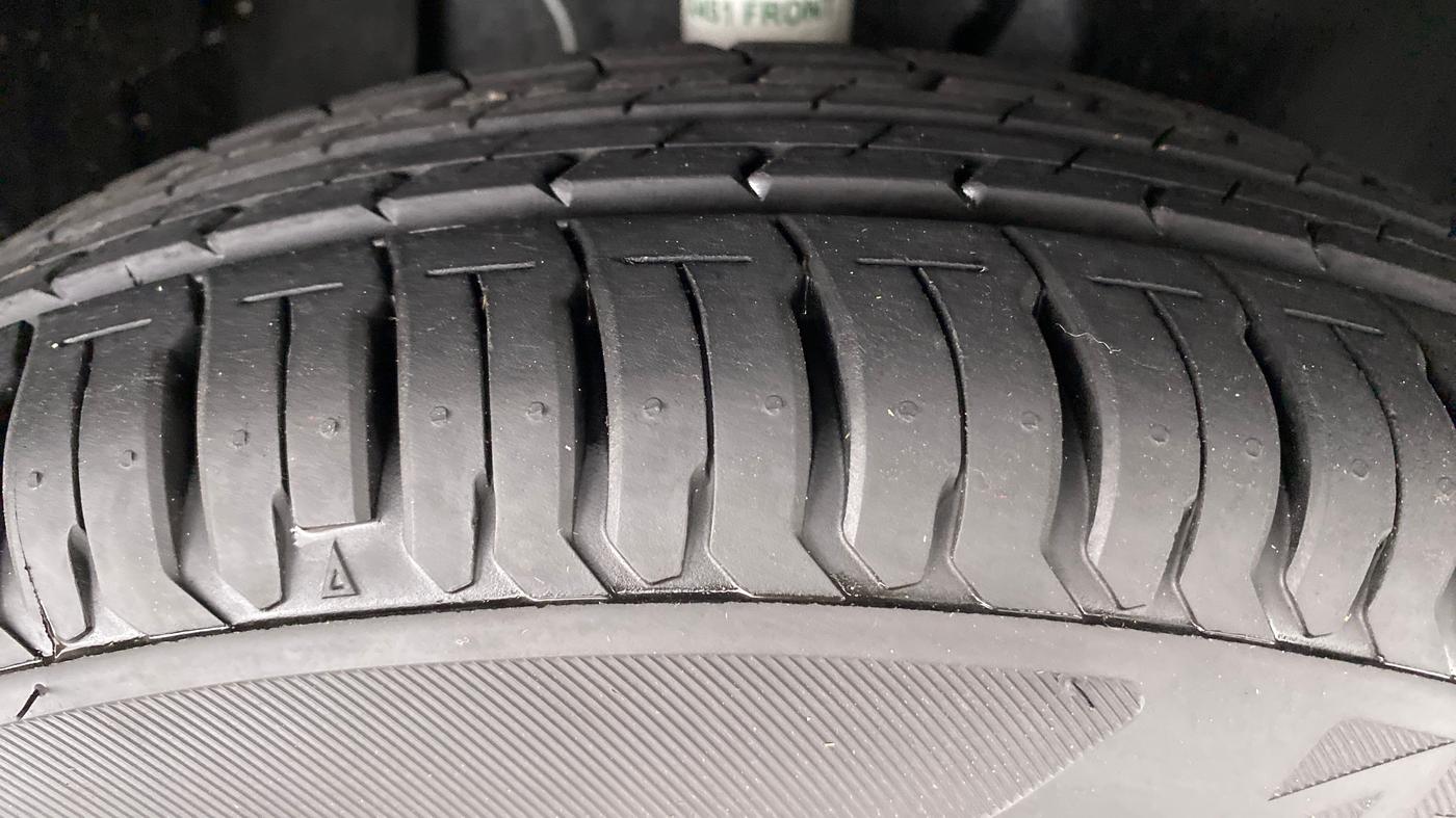 2021 Tata ALTROZ XE 1.2, Petrol, Manual, 621 km, Right Front Tyre Tread