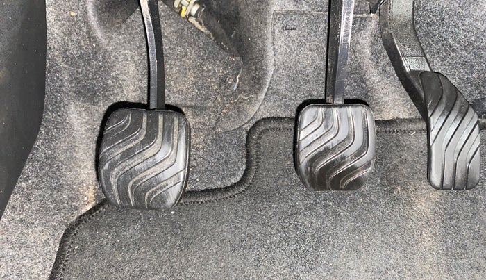 2020 Renault TRIBER RXL MT, Petrol, Manual, 93,801 km, Pedals